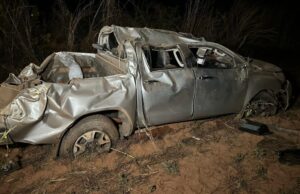 Hilux capota na Estrada do Manso e deixa 4 pessoas feridas
