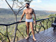 De sunga, Jesus Luz paisagem paradisíaca em Chapada dos Veadeiros: ‘Lugar favorito’