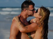 Mãe de Viih Tube esbanja boa forma ao posa de biquíni na praia: ‘Menina da praia’