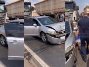 Ambulância tenta ultrapassar e causa engavetamento com 4 veículos