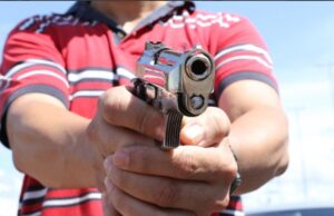 Motociclista mata homem de 35 anos a tiros na porta de casa em MT