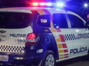 Mulher fica ferida ao salvar filha de ataque do marido armado com faca