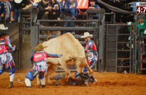 Veja Vídeo – Peão é atingido por touro no Rodeio Internacional em Barretos e é socorrido;