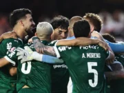 Virada e derrota rubro-negra levam Palmeiras à ponta do Brasileirão