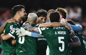 Virada e derrota rubro-negra levam Palmeiras à ponta do Brasileirão