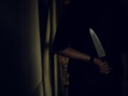 Idoso é agredido com cadeiradas e golpes de faca pelo enteado por bater na esposa