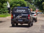 Homem é espancado, morto e tem corpo escondido em quintal de Cuiabá