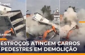 Veja Vídeo – Prédio é demolido sem isolamento e destroços atingem pedestres e carros na Turquia