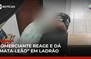Veja Vídeo – Comerciante reage a assalto com “mata-leão” e imobiliza criminoso em loja de MG