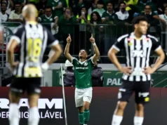 Vitor Roque decide e Palmeiras vence clássico com Santos no Brasileiro