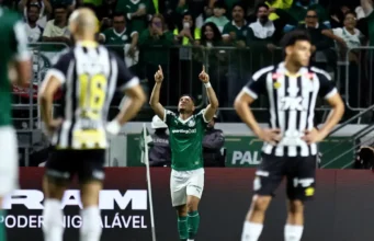Vitor Roque decide e Palmeiras vence clássico com Santos no Brasileiro