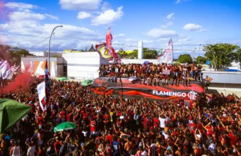 Flamengo embarca para final da Libertadores com festa da torcida