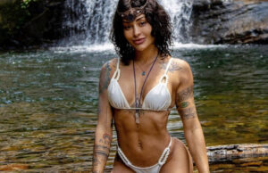 Aline Campos aproveita passeio na natureza e curte banho de cachoeira: ‘Deus’