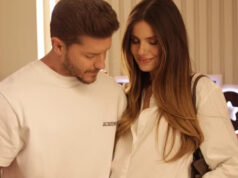 Camila Queiroz e Klebber Toledo mostram emoção ao exibir enxoval da primeira filha