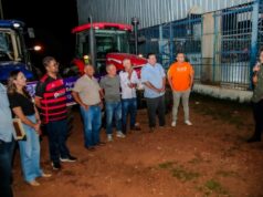 Parceria entre Botelho, Jayme e Mauro Mendes entrega dois tratores para impulsionar agricultura em Poconé – MT Foto de Vanderson Ferraz