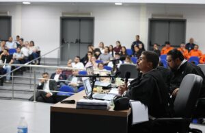 Testemunha diz que réu saiu do local sem se preocupar se vítima estava baleada