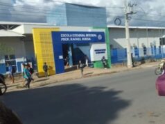 Menina de 13 anos é agredida por mais de 20 alunos e tem rosto pintado com cal em escola