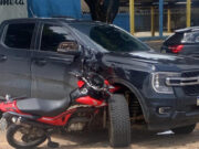 Colisão entre motocicleta e picape deixa uma vítima fatal