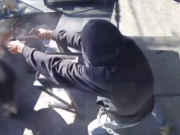 Veja Vídeo – Homem atira com duas armas contra ex-mulher dentro de pastelaria onde ela trabalha; veja