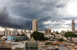 Creci aumento de 30% no IPTU com atualização e prega cautela