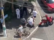 Veja Vídeo – Professores e alunos de academia imobilizam dupla que tentava roubar moto em SP; veja