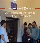 Veja Vídeo – Emocionado: professor é ovacionado por alunos em último dia de aula antes da aposentadoria