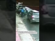 Veja Vídeo – Motociclista escapa por milímetro de ser esmagado por carro descontrolado em BH; veja
