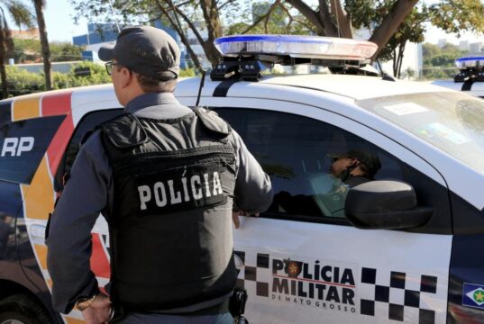 Jovem de 23 anos morre após troca de tiros com a PM; sargento foi baleado na ação