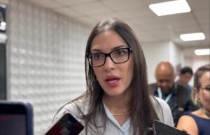 aDeputada expõe caso de estupro a criança em loja do Centro