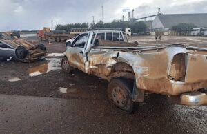 Motorista fica ferido em batida entre caminhonete e Civic