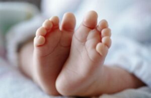 Bebê morre engasgado com pedaço de maçã em Cuiabá