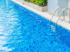 Homem aplica mata-leão e tenta afogar namorada; ‘hoje você morre”