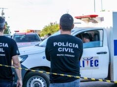 Mulher é morta a facadas pelo esposo na frente do filho após discussão