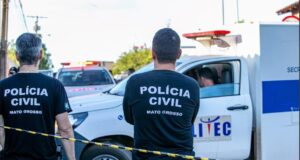 Mulher é morta a facadas pelo esposo na frente do filho após discussão