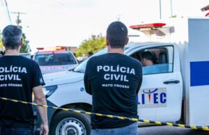 Mulher é morta a facadas pelo esposo na frente do filho após discussão