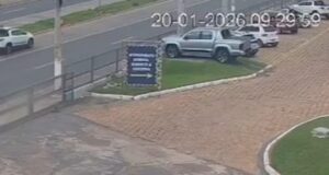 Vídeo mostra instante em que idosa é atropelada por dois carros em VG