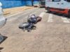 Motociclista morre ao bater na traseira de caminhonete em rotatória