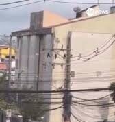 Veja Vídeo – Policial chuta e derruba motociclista que tentou furar blitz em São Paulo; veja