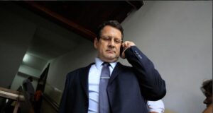 Juiz mantém preso motorista que atropelou e matou idosa na FEB