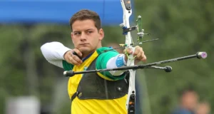 Marcus D’Almeida é bronze em etapa do mundial de tiro com arco indoor