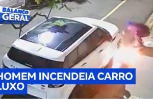 Veja Vídeo – Homem joga combustível e incendeia carro de luxo estacionado em rua de SP; veja
